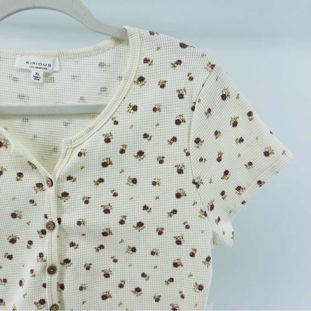 Kirious Dainty Floral Button-Front Cropped Top in Cream, NWT, Junior's XL - Picture 2 of 6